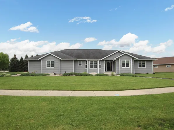 684 Prairie Pkwy, Fond Du Lac, WI 54935