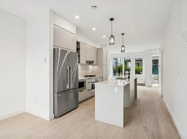 921 Grant St #129, Coquitlam, BC V3J 0S2