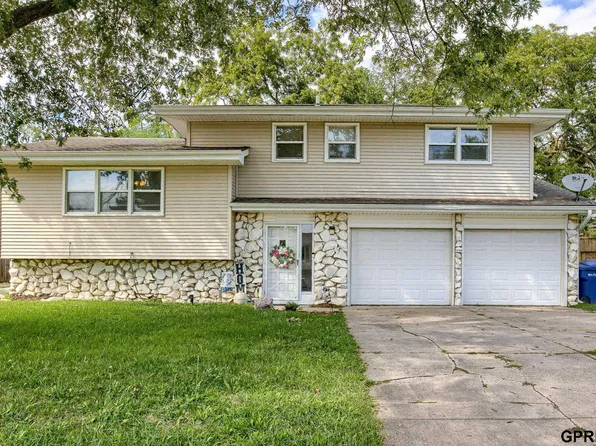 2518 Childs Rd W, Bellevue, NE 68147