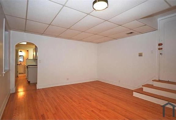 3rd image of 7544 N Oakley Ave