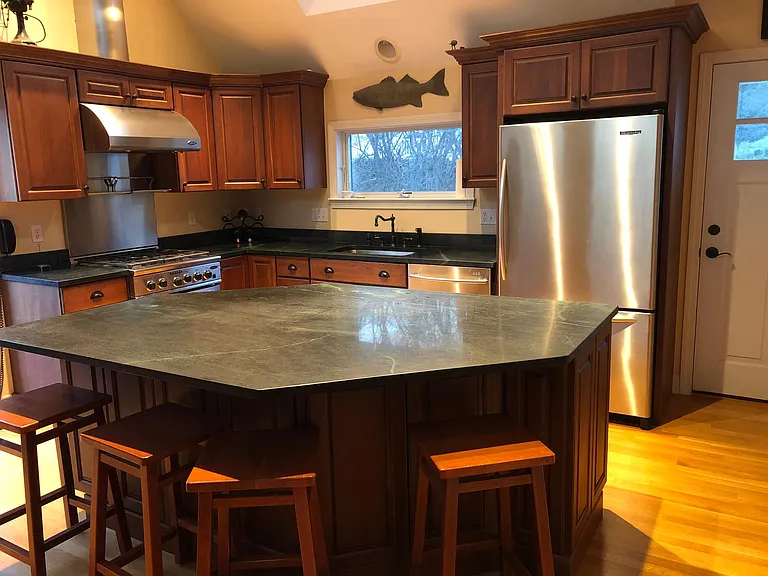 75 Wharf St — Photo 4
