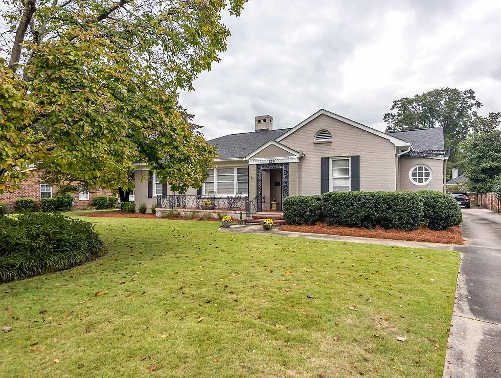 828 Peachtree Dr photo 1
