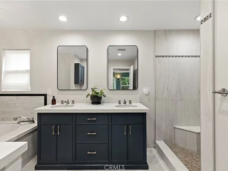 1096 Canyon View Dr — Photo 13