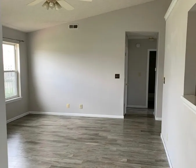 2318 Temple Ct E — Photo 2