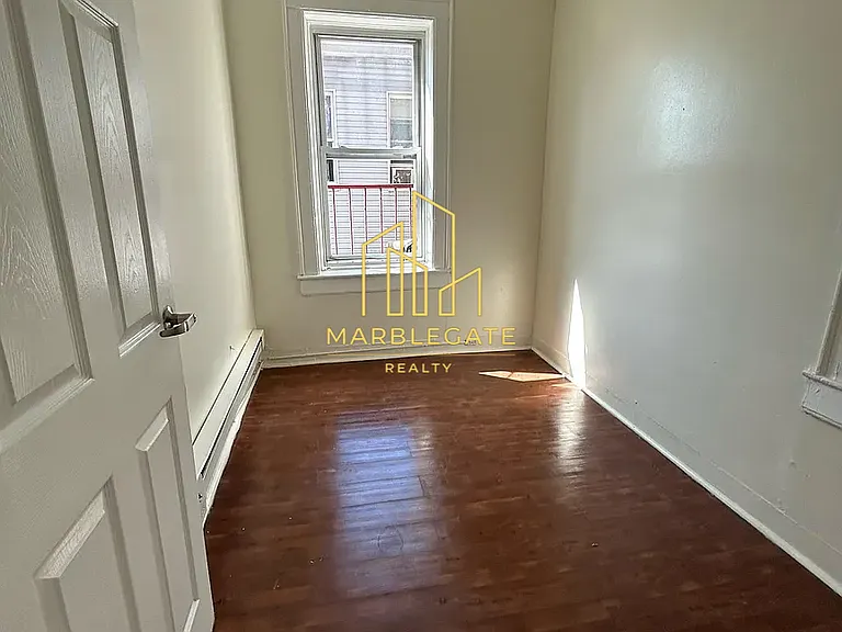 280 Verona Ave #V33 — Photo 4