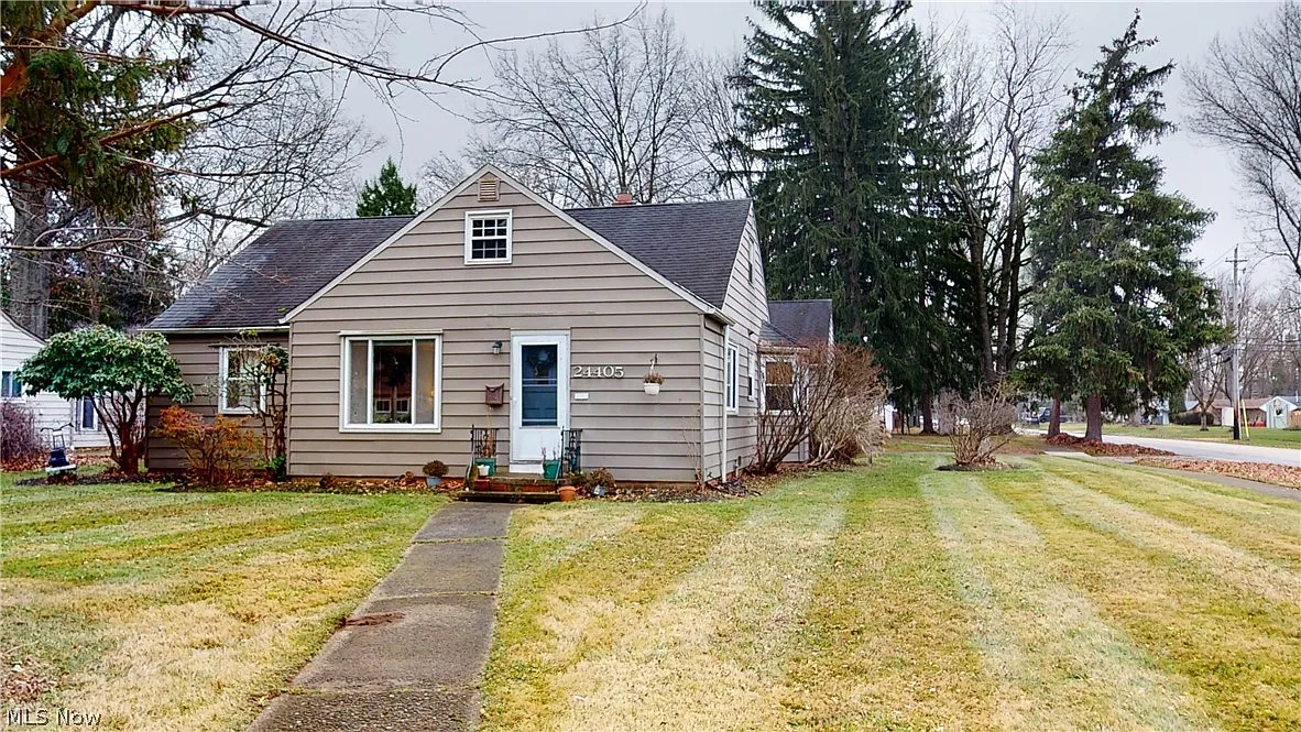 24405 Smith Ave photo 1