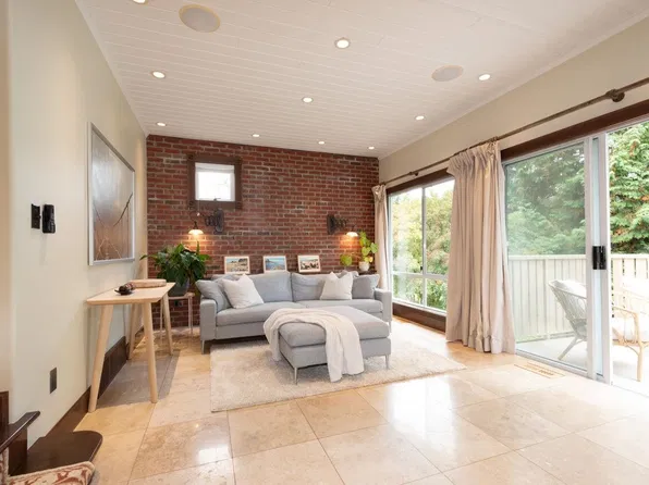 3939 Indian River Dr #39, North Vancouver, BC V7G 2P6