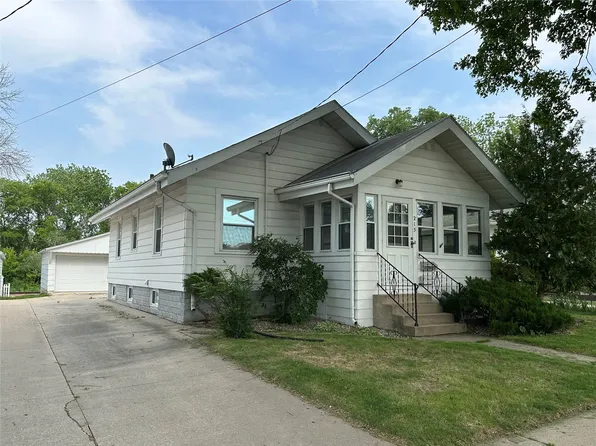 215 S Jackson Ave, Mason City, IA 50401