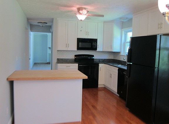3rd image of 803 Deena Dr