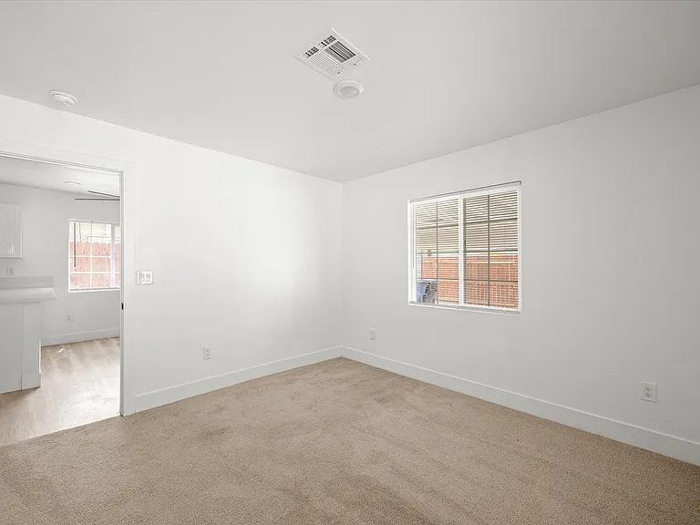 623 N 10th St — Photo 35
