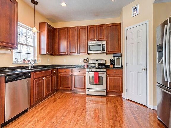 5th image of 107 Beresford Ln