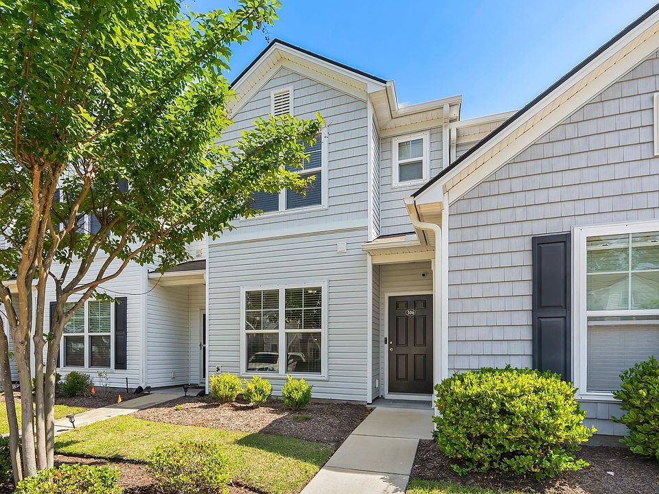 1st image of 306 Castle Dr. #306