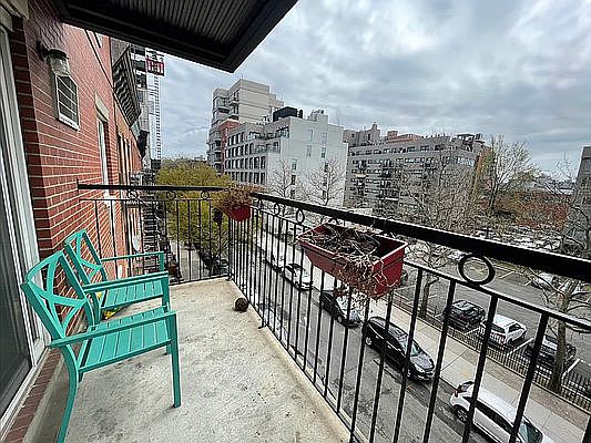 5th image of 567 Warren St #405
