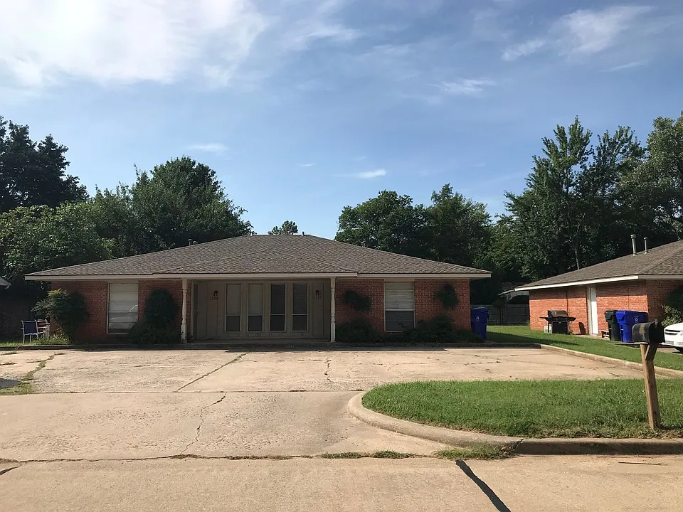 1406 Rebecca Ln