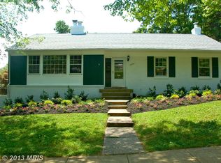 9800 Singleton Dr, Bethesda, MD 20817