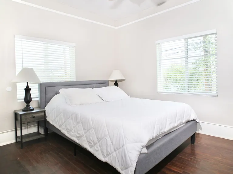 12 E University Blvd #16 — Photo 8