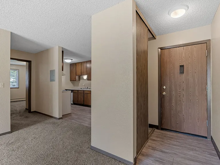 Mountain View Apartments — Photo 4