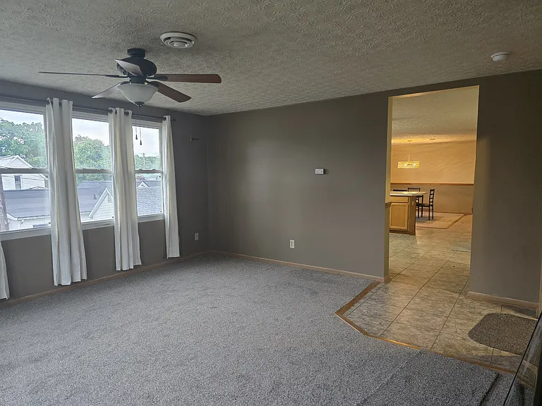 398 E Mound St #RR — Photo 2
