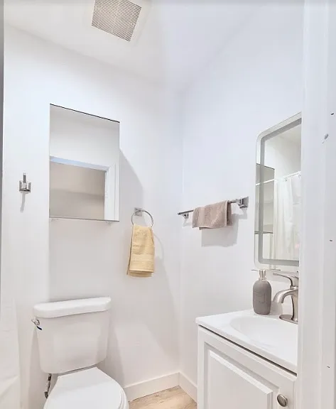 1455 W 36th St — Photo 16