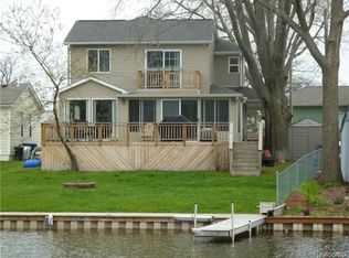 9476 Thames Blvd, White Lake, MI