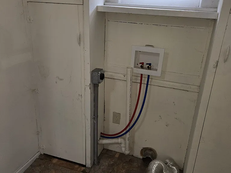 102 Emerson St — Photo 16