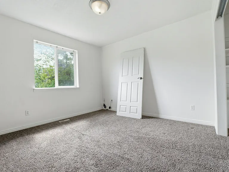 154 N 800 E — Photo 8