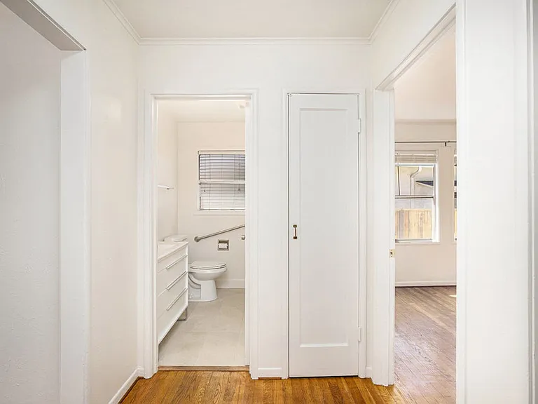 1542 Bay St. - 2 bedroom | 1 bath | Large backyard — Photo 15