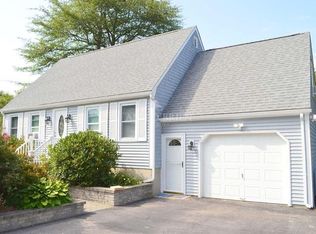 8 Gardenia Ln, Narragansett, RI 02882