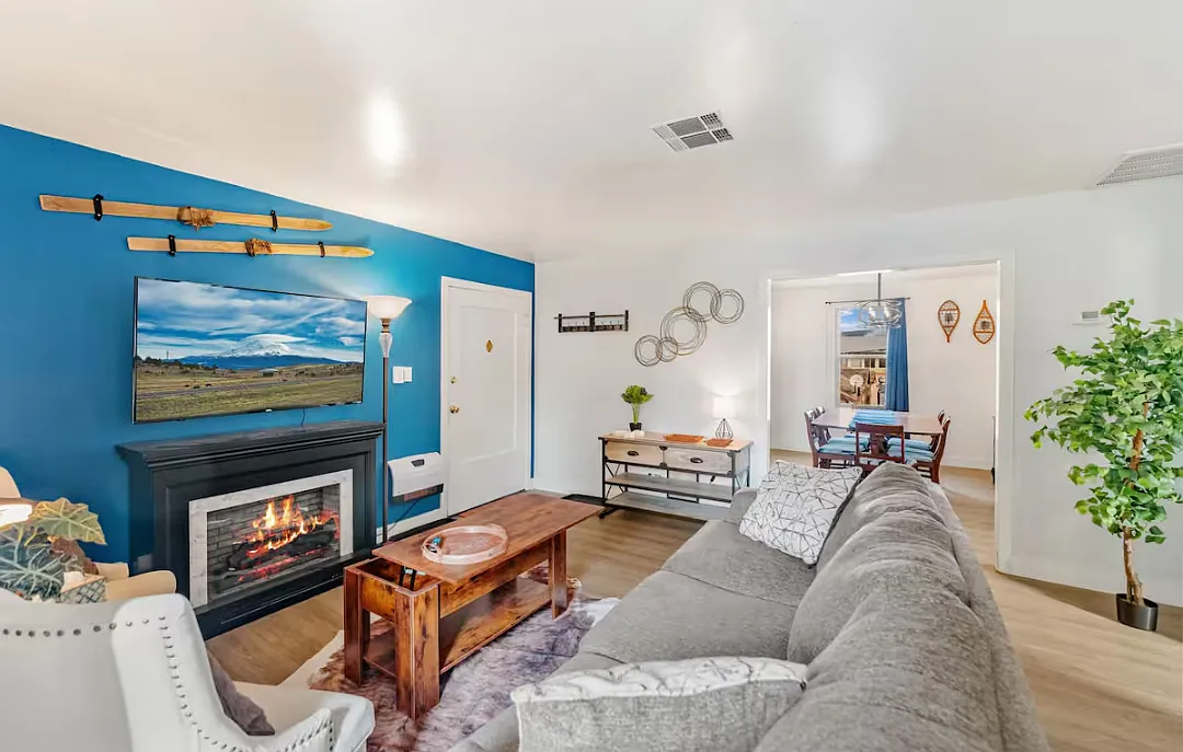 3 bed / 1 bath on the Boulevard! — Photo 1