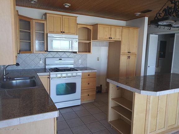 3rd image of 1433 N Fletcher Ave
