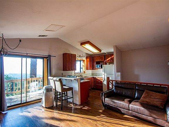 5th image of 636 Chateau Dr