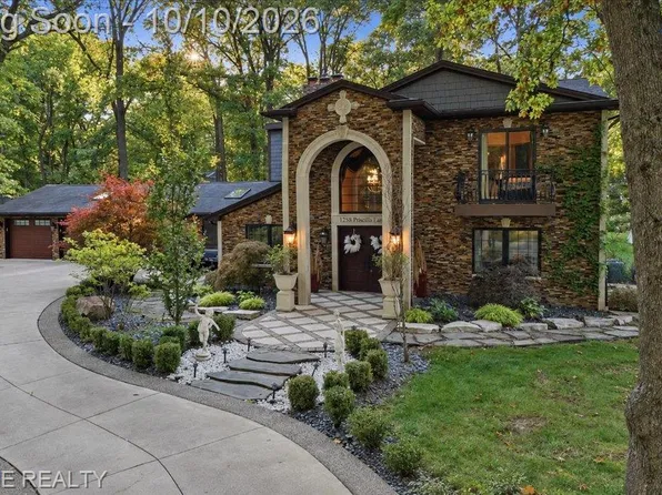 1258 Priscilla Ln, Rochester Hills, MI 48309