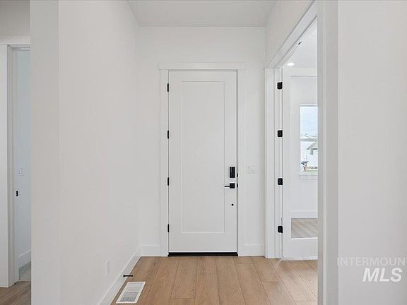 3rd image of 5641 N Christian Ave