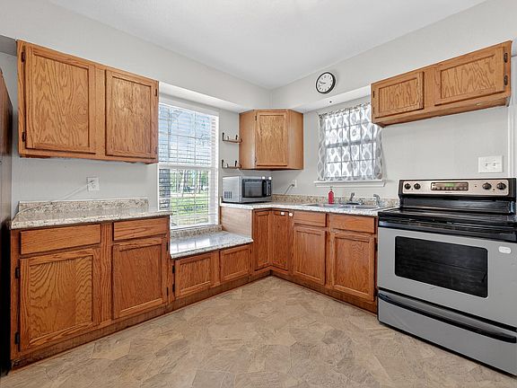 2nd image of 106 E Beltline Rd