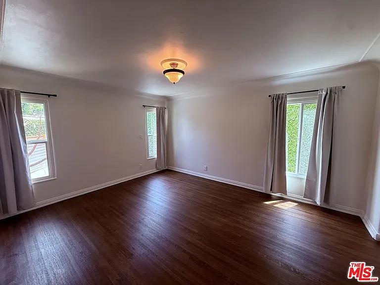 1032 S Crescent Heights Blvd — Photo 27