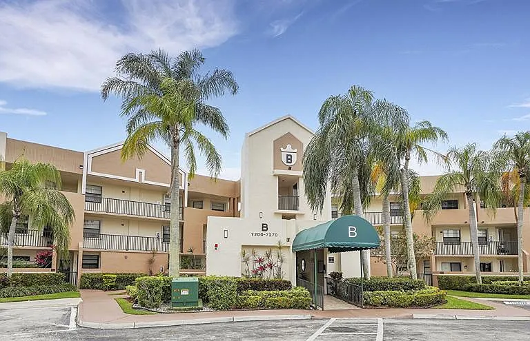 7250 Fairfax Dr #302 — Photo 4