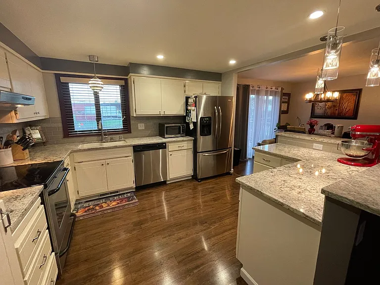 555 NW Fairhaven Dr — Photo 12