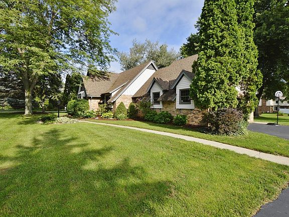 3rd image of 5123 Tree Hill Dr
