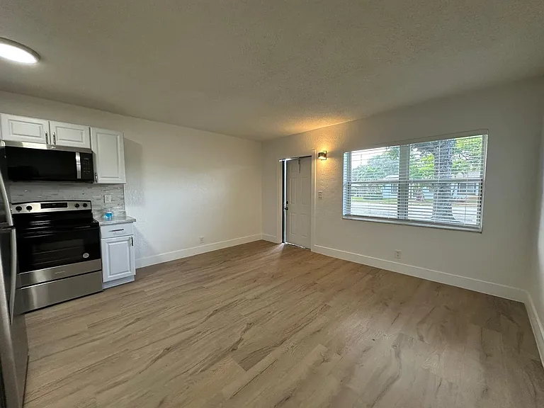 3616-3660 NE 11th Ave — Photo 20