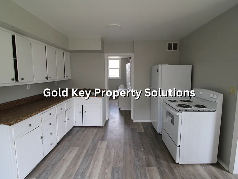 1601 N Elm St — Photo 10