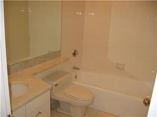 Rented by Domus Realty | media 11
