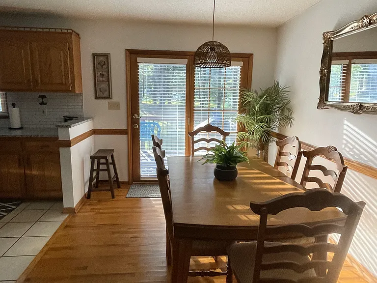 1631 Warwick Ct — Photo 5