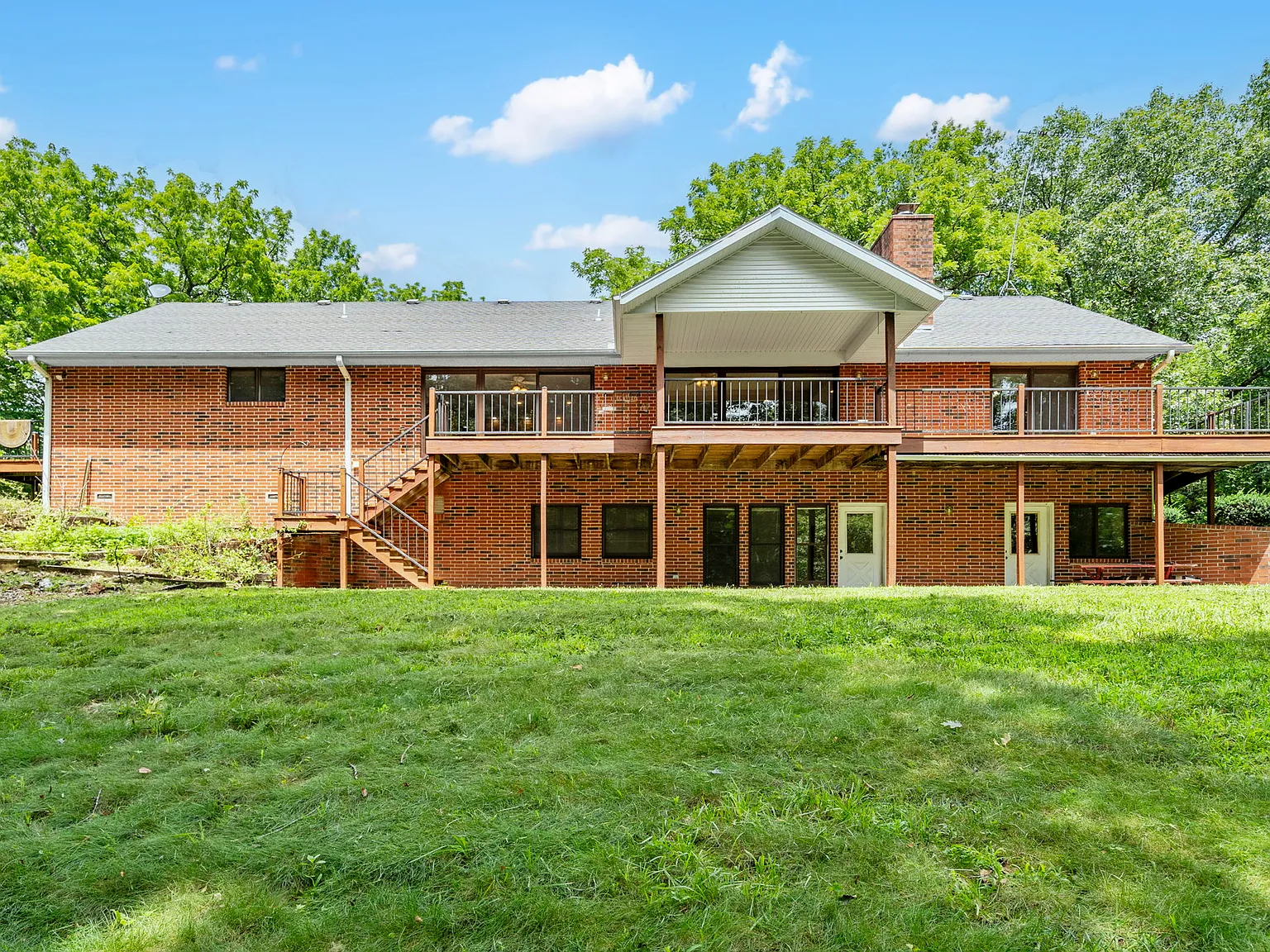 3 bed, 3872 sqft, $3,000 — Photo 4