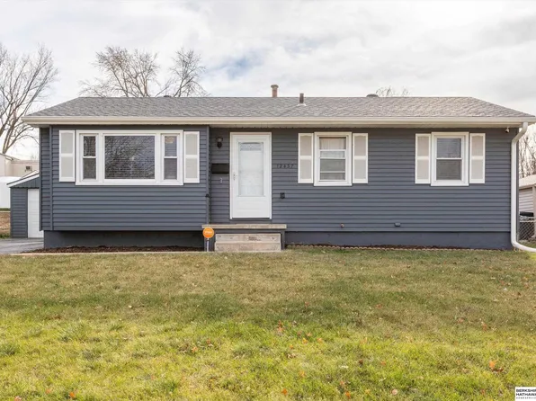 12437 B St, Omaha, NE 68144