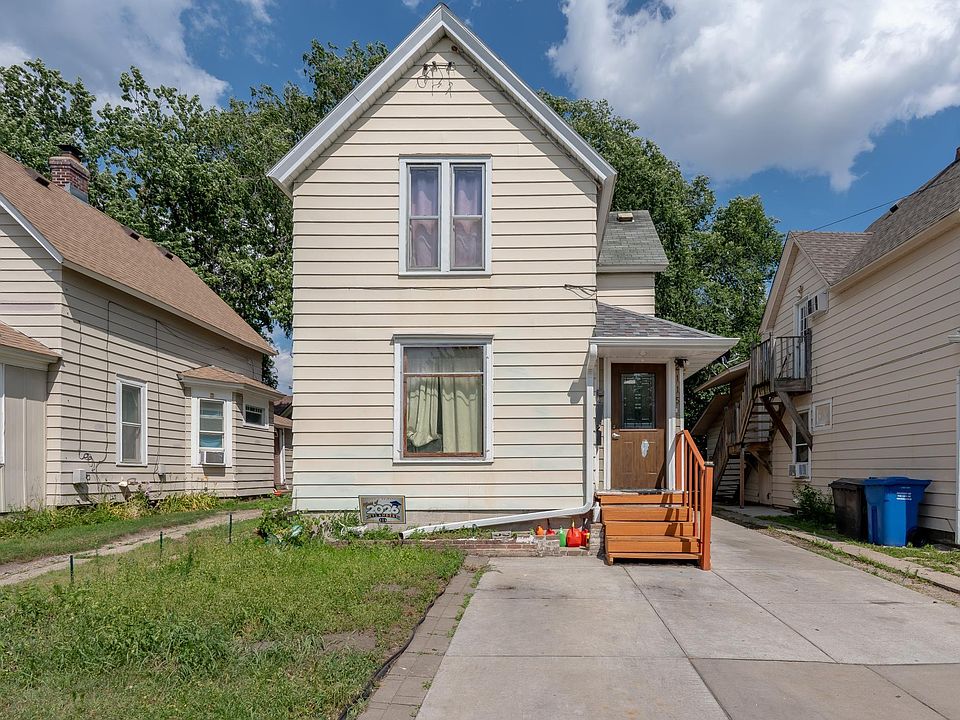 1st image of 2115 5th St NE