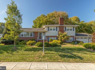 1002 Westwood Dr NE, Vienna, VA 22180