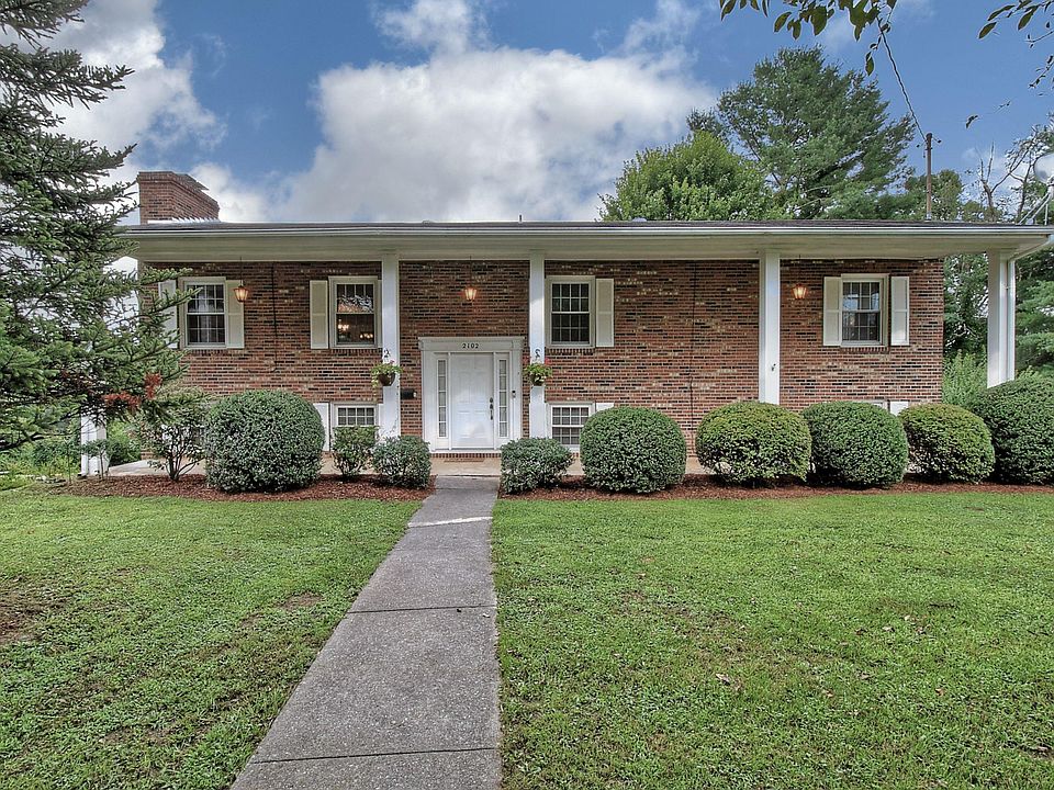 1st image of 2102 Camelot Cir