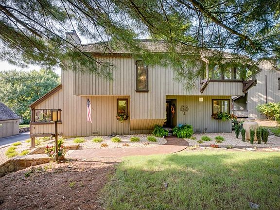 3rd image of 18 Crown Cir #18