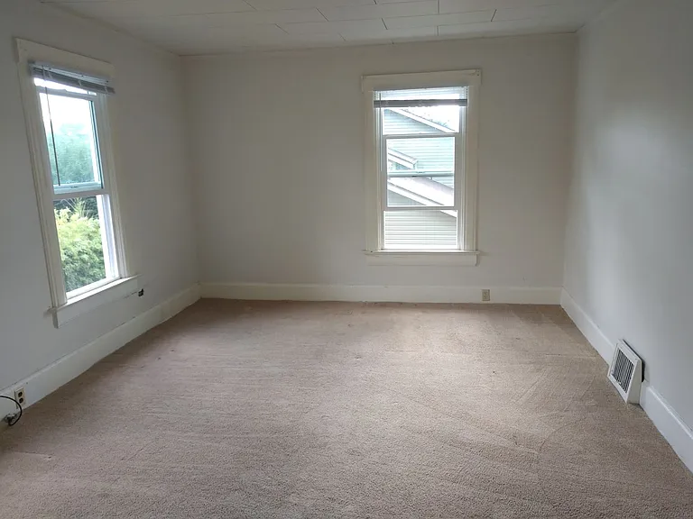 2228 Yew St — Photo 13