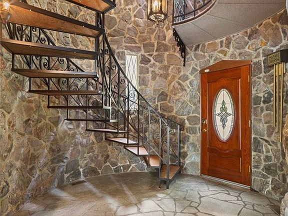 2nd image of 1601 Weatherswood Dr NW